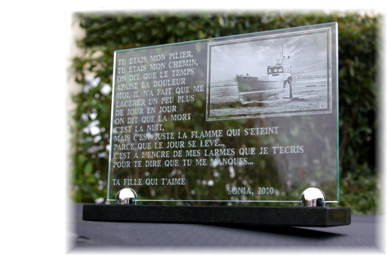 glass funeral plaque with a boat on the sea