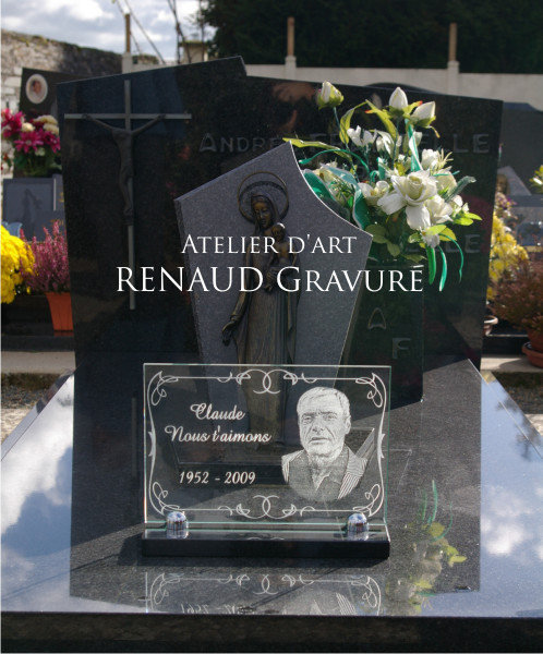 Funeral tomb with portrait of the deceased engraved on a glass plate